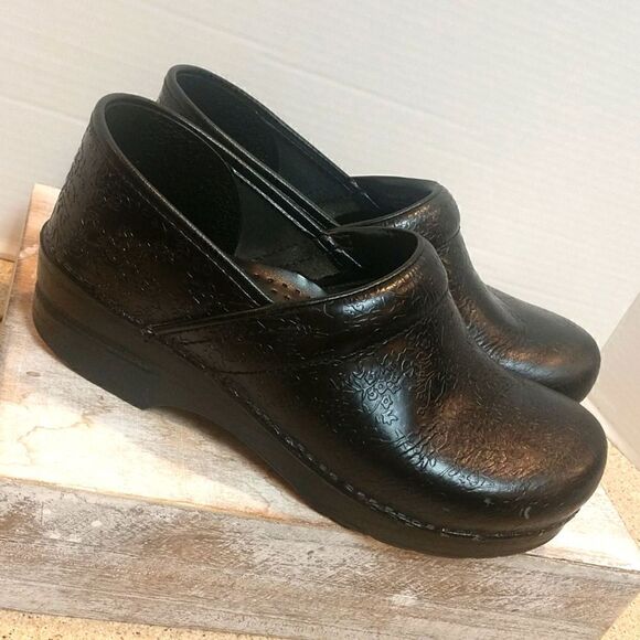 👍 Black Patterned Dansko Size 40.  A5 - Picture 1 of 9